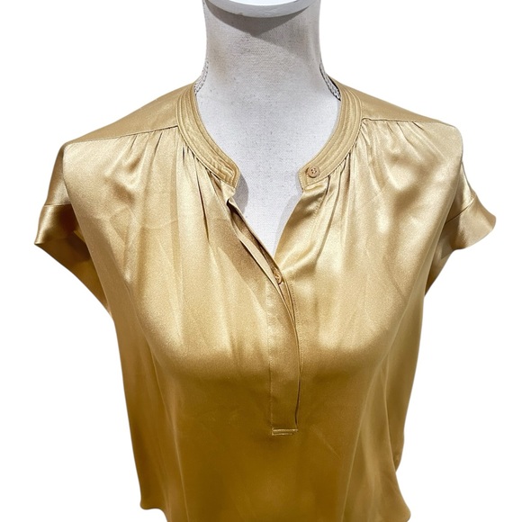 Vince Gold 100% silk collarless 1/2 button down short sleeve Blouse size xs - Picture 3 of 7